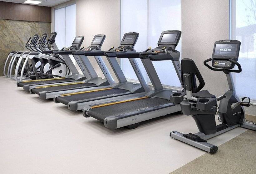 فندق The Westin Calgary Airport