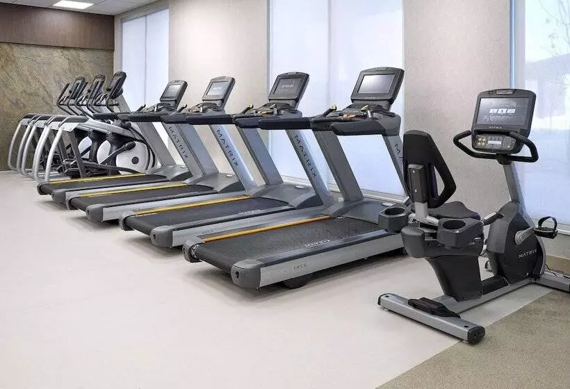 ホテル The Westin Calgary Airport