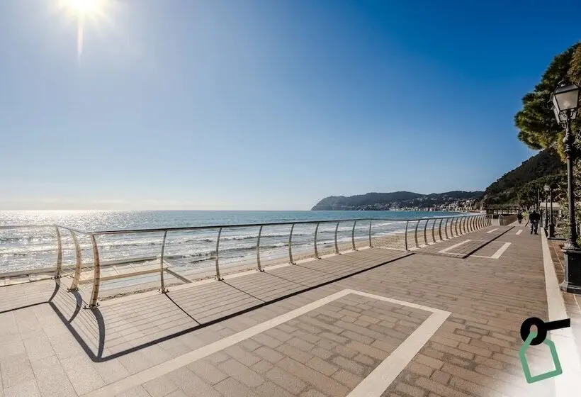 ホテル Hotiday Room Collection   Mediterranee Alassio