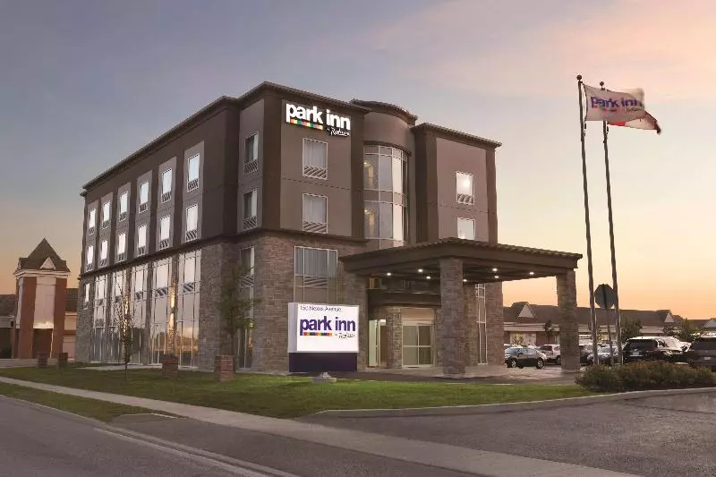 Hotelli Park Inn By Radisson Brampton, On