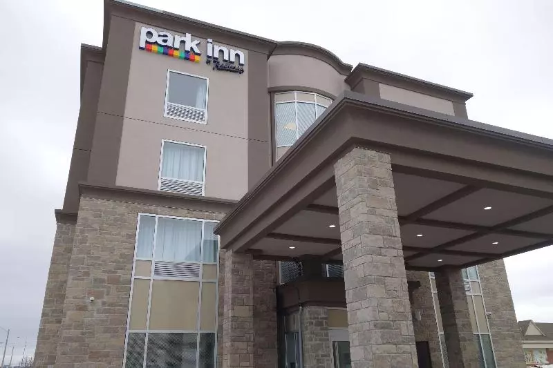 Hotelli Park Inn By Radisson Brampton, On