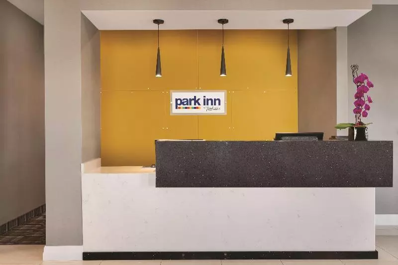 Hotelli Park Inn By Radisson Brampton, On