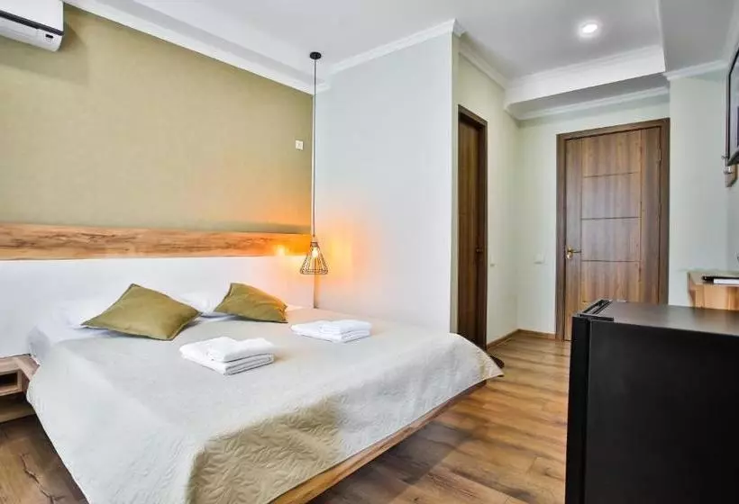 هتل Terrace Kutaisi