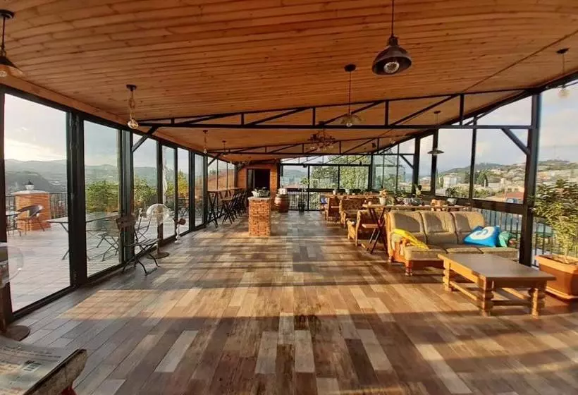 هتل Terrace Kutaisi