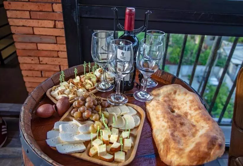 هتل Terrace Kutaisi