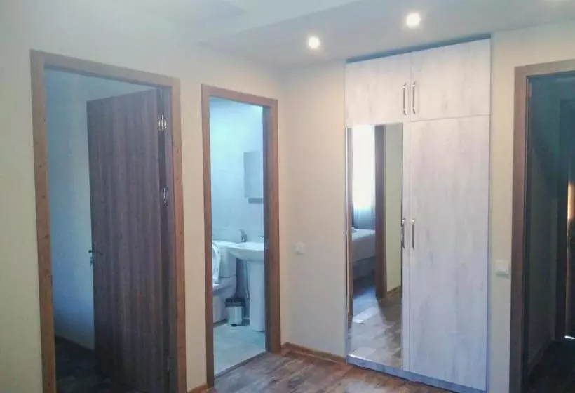 هتل Terrace Kutaisi