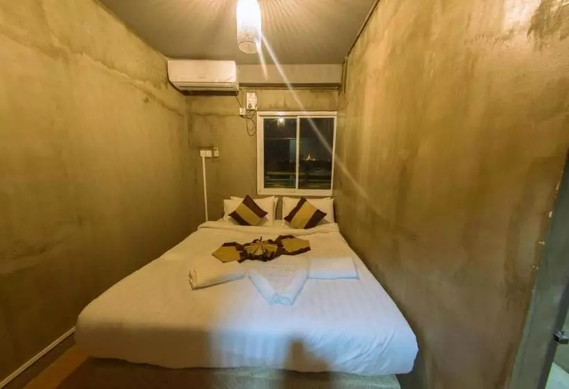 The Lodge Yangon Hostel