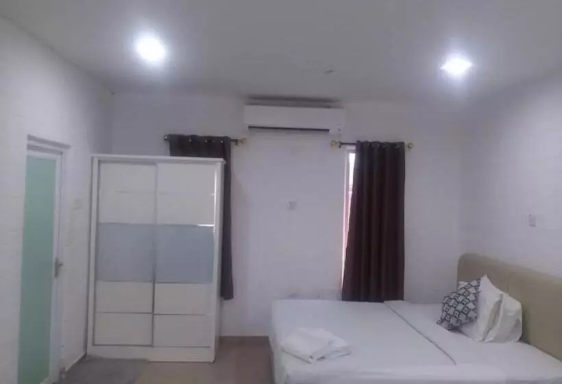 Hotelli D Lima Beach Inn