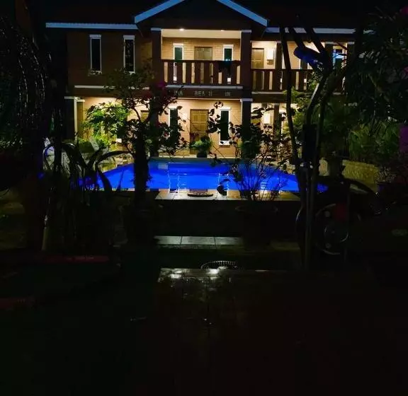 Hotelli D Lima Beach Inn