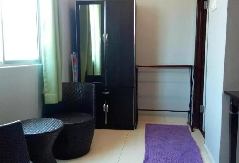 Hotelli D Lima Beach Inn