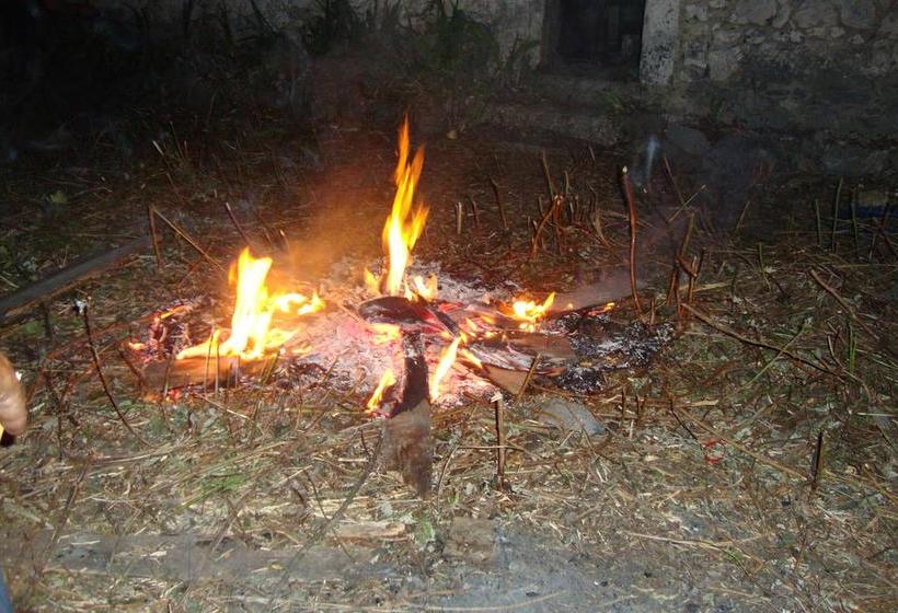 호텔 Keshtjella Syni Zi   Bujtine