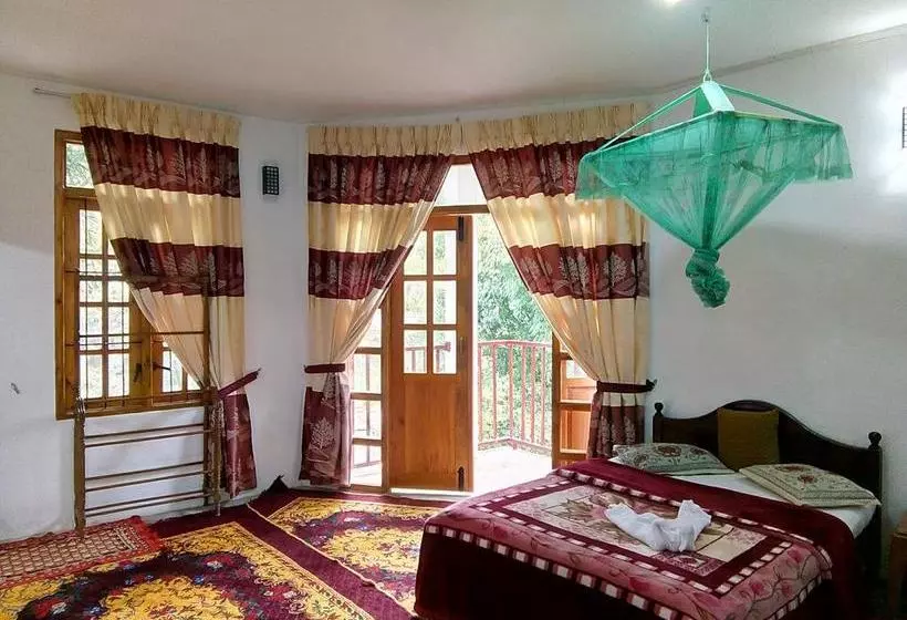 هتل The Inn On The River