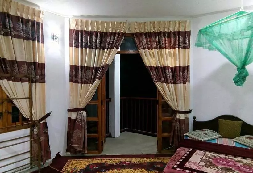 هتل The Inn On The River