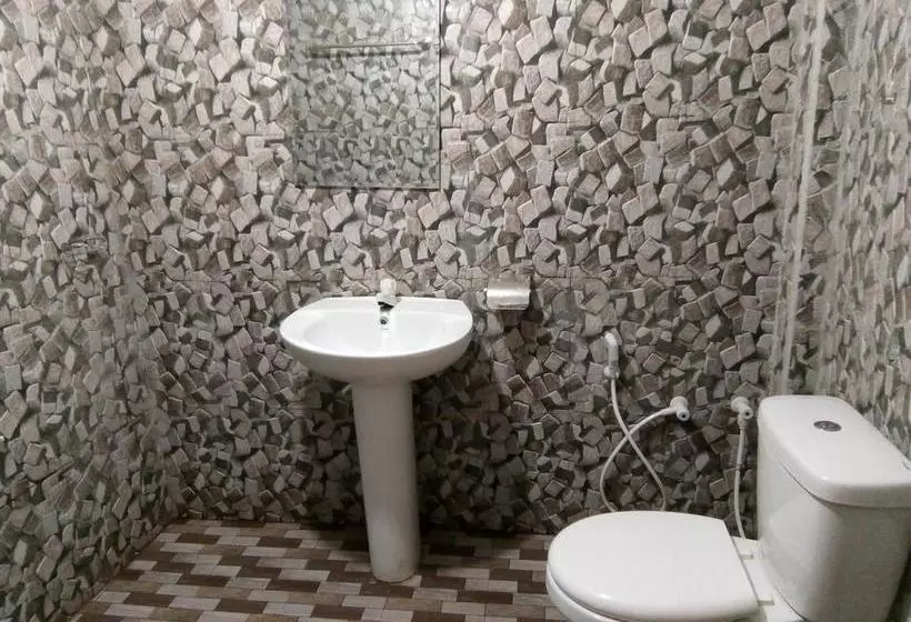 هتل The Inn On The River