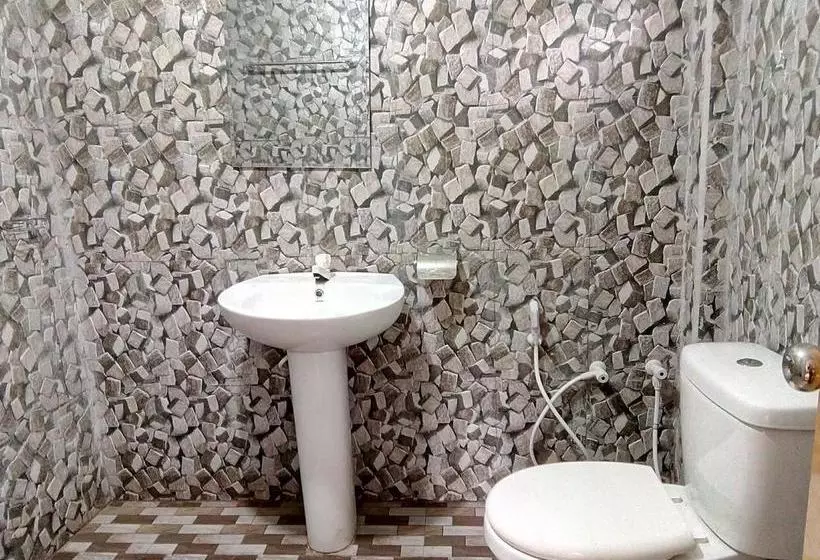 هتل The Inn On The River