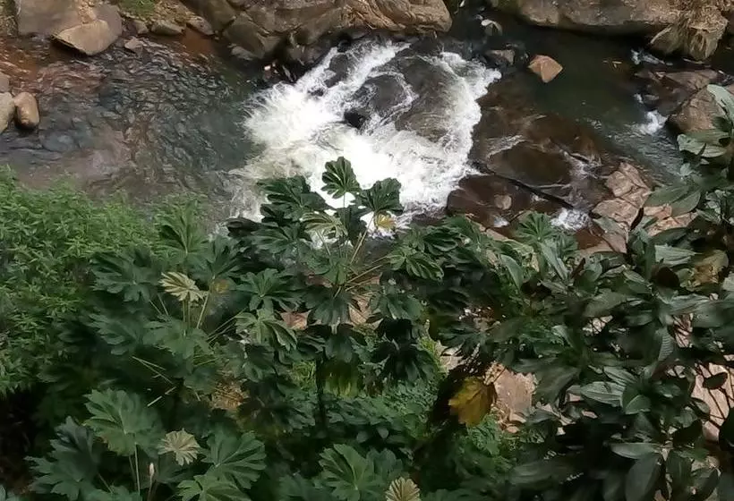 هتل The Inn On The River