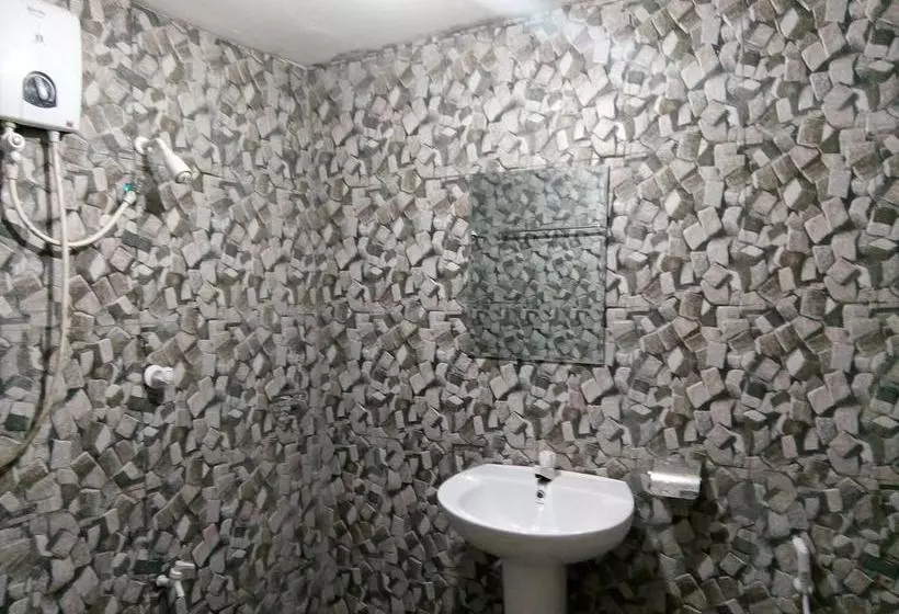 هتل The Inn On The River