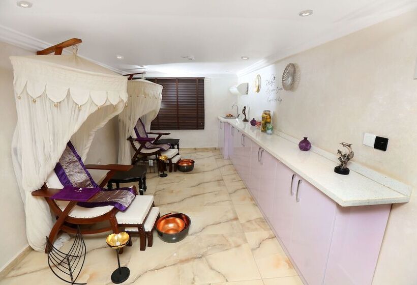 The Wells Carlton Hotel And Apartments