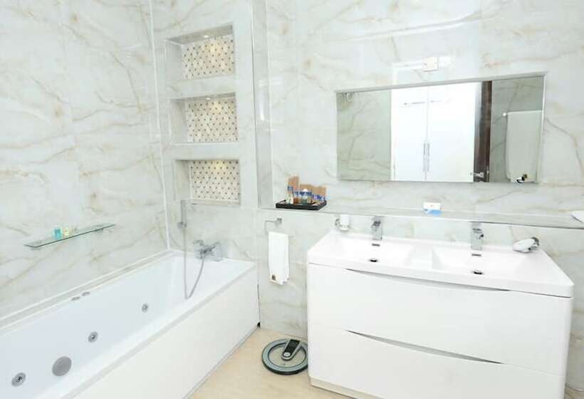 The Wells Carlton Hotel And Apartments