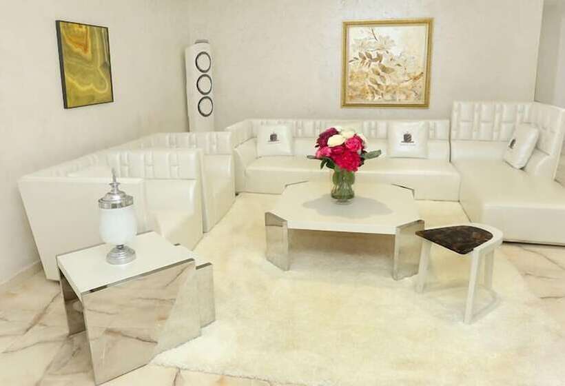 The Wells Carlton Hotel And Apartments