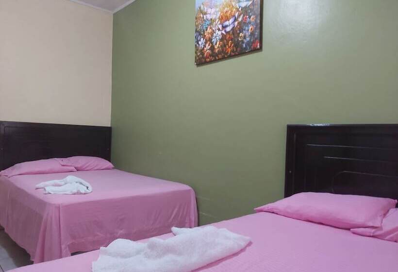 Mados Hotel Tamarindo