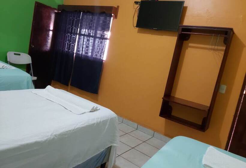 Mados Hotel Tamarindo