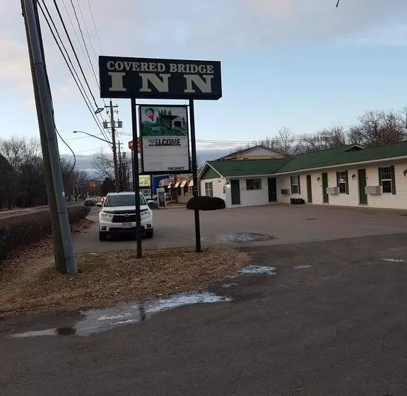 モーテル Covered Bridge Inn & Suites