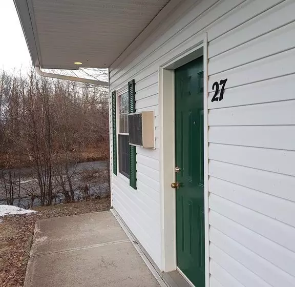 モーテル Covered Bridge Inn & Suites