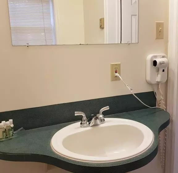 モーテル Covered Bridge Inn & Suites