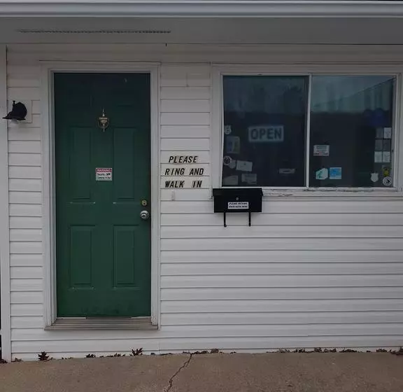 モーテル Covered Bridge Inn & Suites