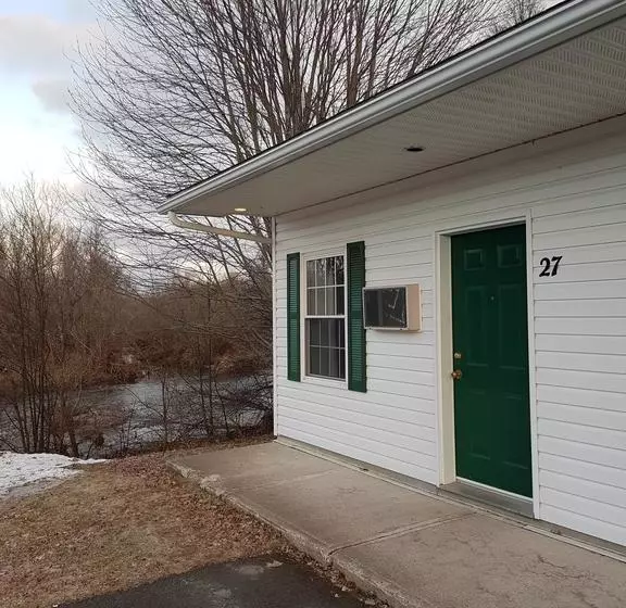 モーテル Covered Bridge Inn & Suites