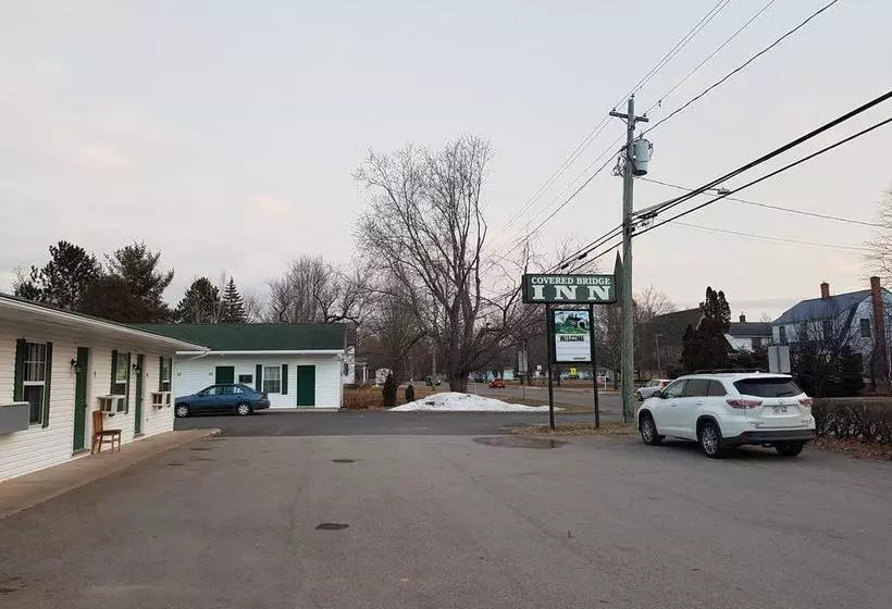 モーテル Covered Bridge Inn & Suites