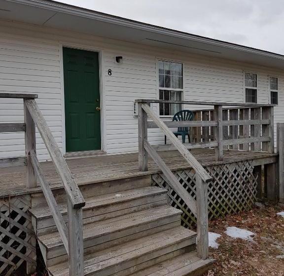 모텔 Covered Bridge Inn & Suites