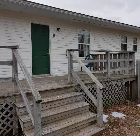 モーテル Covered Bridge Inn & Suites