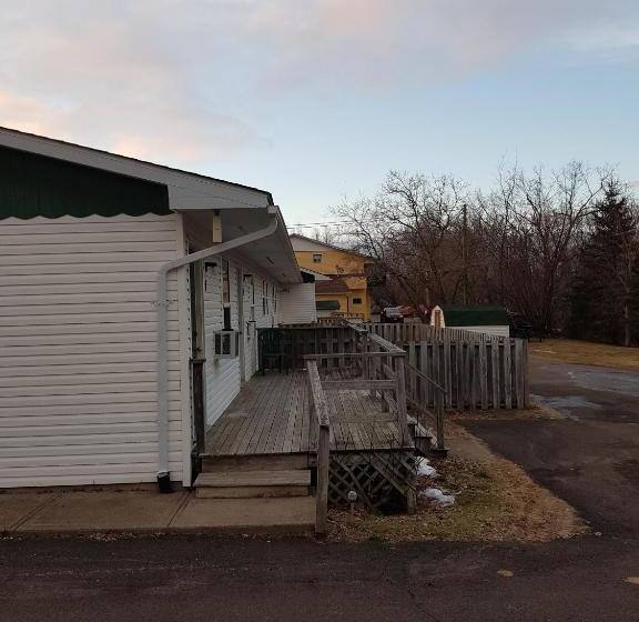 모텔 Covered Bridge Inn & Suites