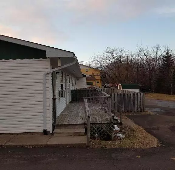 モーテル Covered Bridge Inn & Suites