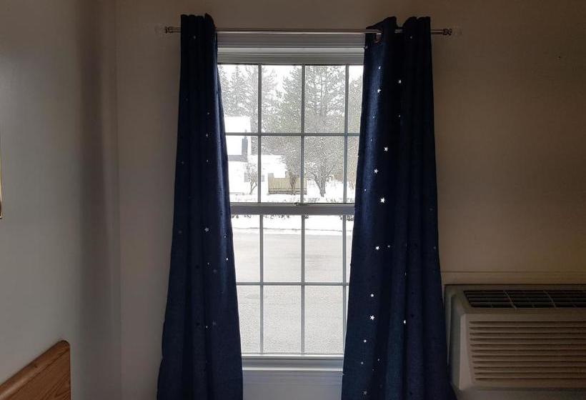 모텔 Covered Bridge Inn & Suites