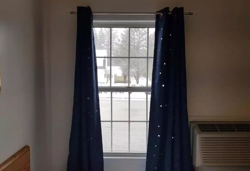 モーテル Covered Bridge Inn & Suites