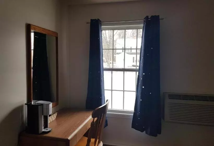 モーテル Covered Bridge Inn & Suites