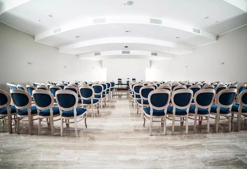 Hotelli Family Center