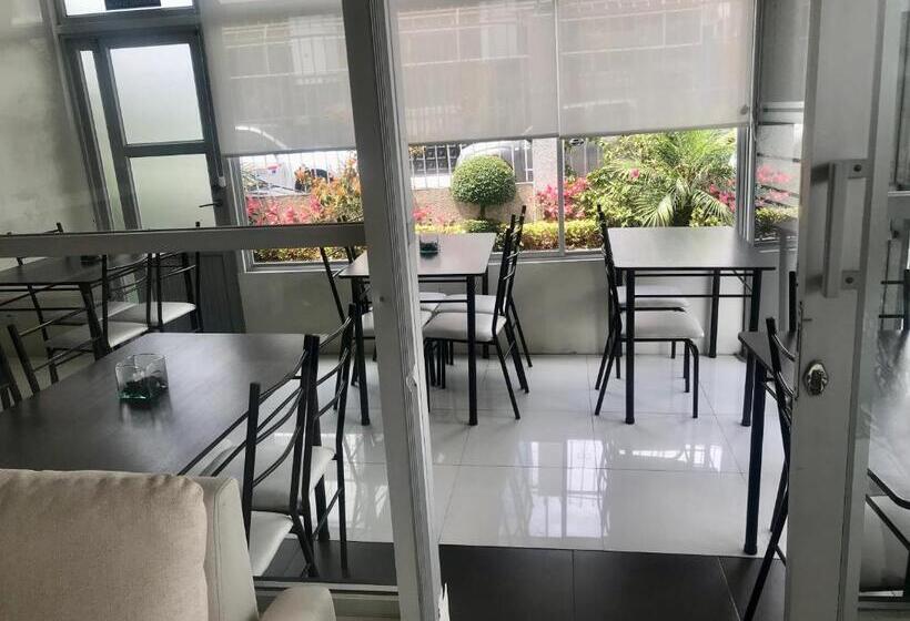 ホテル Floresta Inn