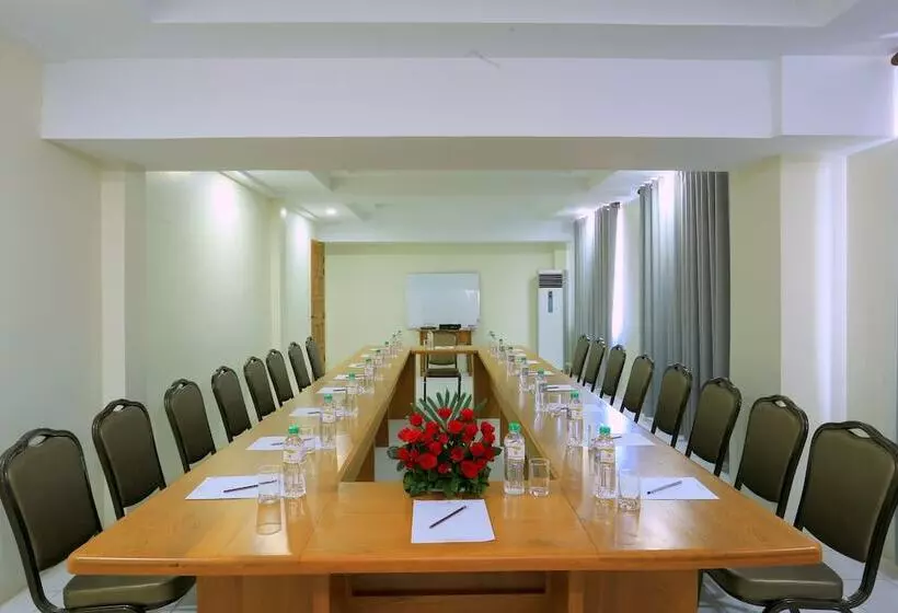 هتل Glorious Monywa