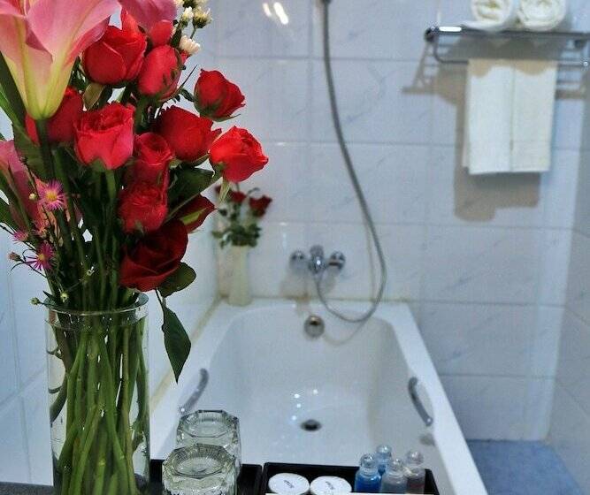 هتل Glorious Monywa