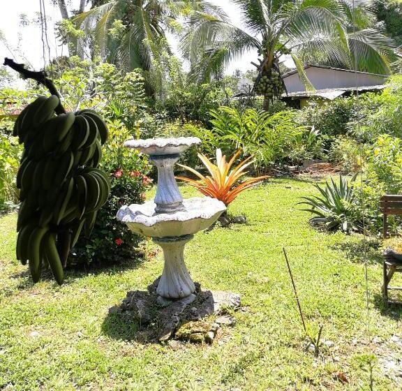 هتل Secret Garden