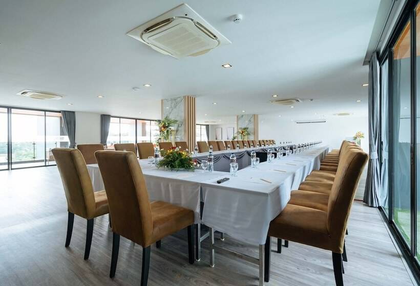 Отель Grand Kata Vip Kata Beach