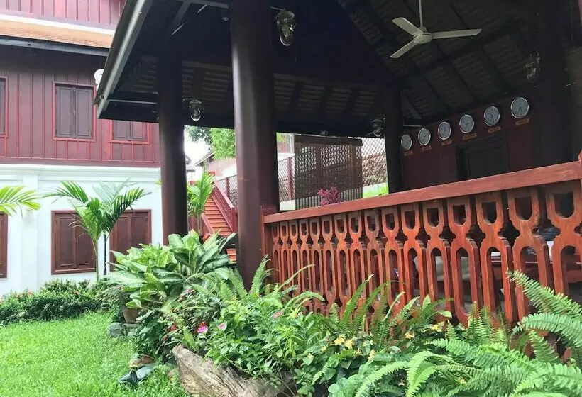 هتل Luang Prabang Villa Sirikili River View