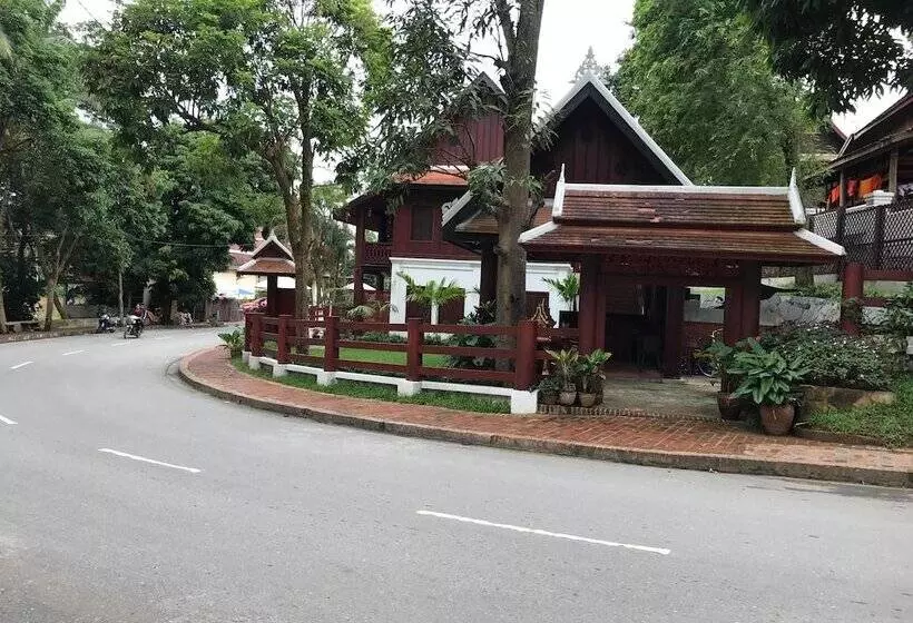 هتل Luang Prabang Villa Sirikili River View