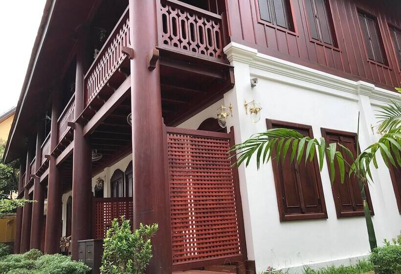 בית מלון כפרי Luang Prabang Villa Sirikili River View