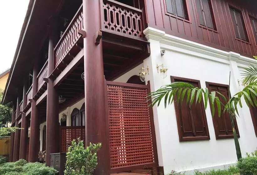 هتل Luang Prabang Villa Sirikili River View