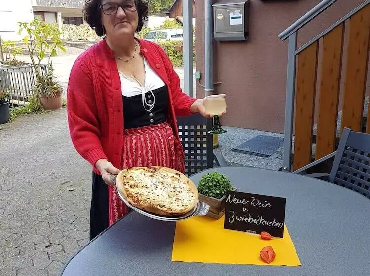 Hotelli Gaestehaus Tagescafe Eckenfels